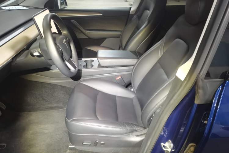 Used Tesla Model Y 2022 Rear-Wheel-Drive Version Left Front Seat