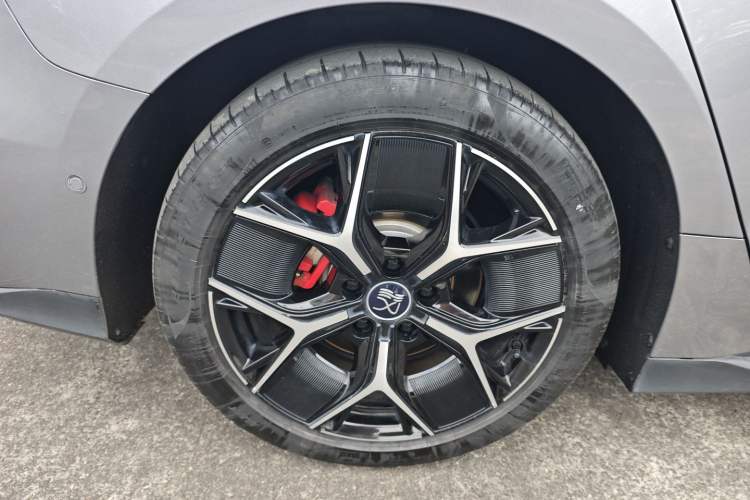 Used BYD Han 2022 EV Genesis Edition 715 km Front-Wheel-Drive Flagship Model Right Rear Wheel Hub