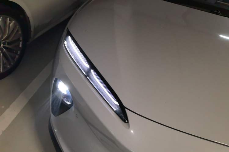 Used Nio ET5T 2024 75kWh Touring Right Front Headlight