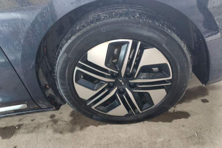 Used JAC Refine RF8 PHEV 2024 Zhiling Edition 1.5T 150KM Flagship Model – Lithium Iron Phosphate
