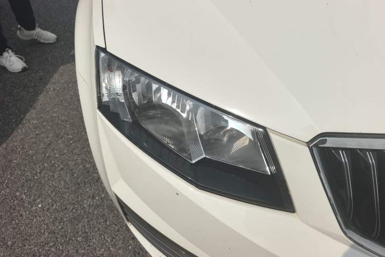 Used Skoda Octavia 2016 1.6L Manual Trend Edition Right Front Headlight