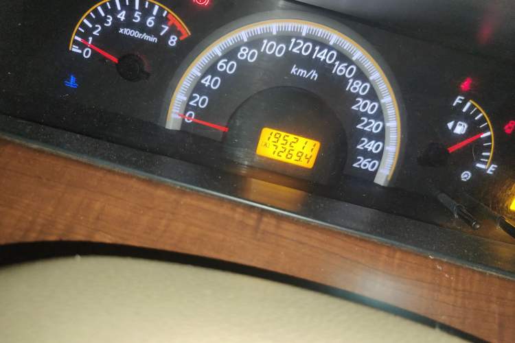 Used Nissan Teana 2006 230JK-S Comfort Sunroof Odometer Close Up
