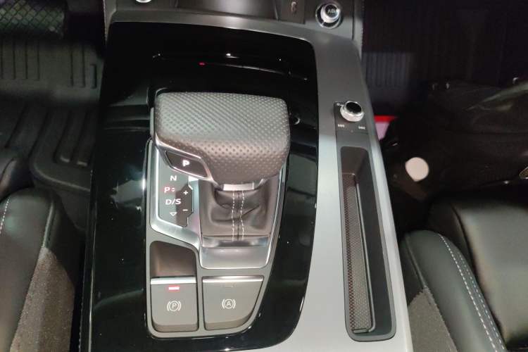 Used Audi Q5L 2025 quattro 45th Anniversary Edition 40 TFSI Sporty and Dynamic Model
