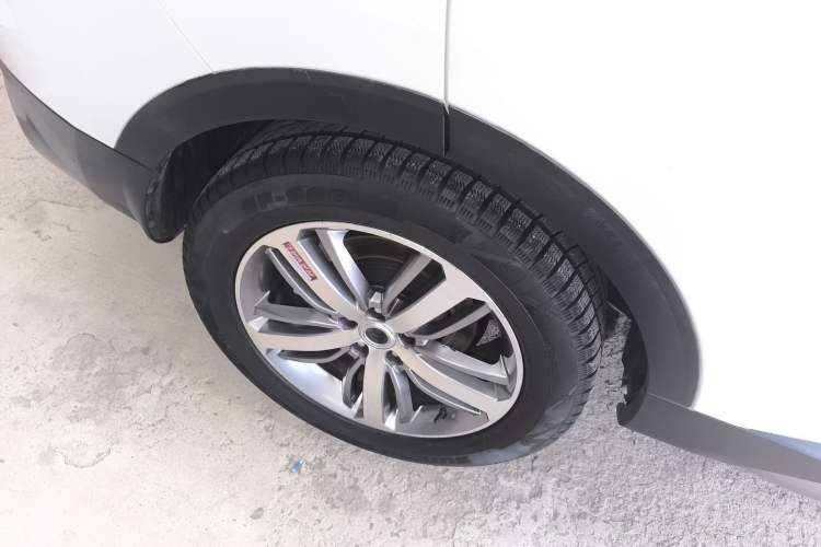 Used Haval H6 2017 Red Label 2.0T Automatic Two-Wheel Drive ZhiShang Model
