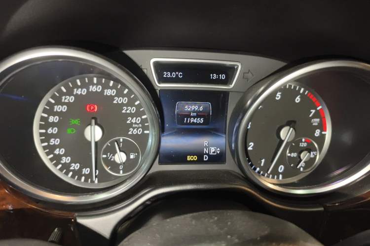 Used Mercedes-Benz M-Class 2014 ML 400 4MATIC Luxury Model Instrument Cluster