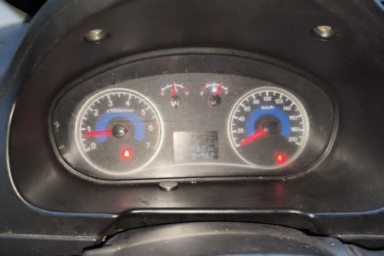 Used Dongfeng Fengon 2013 1.5L Manual Deluxe Model DK15
