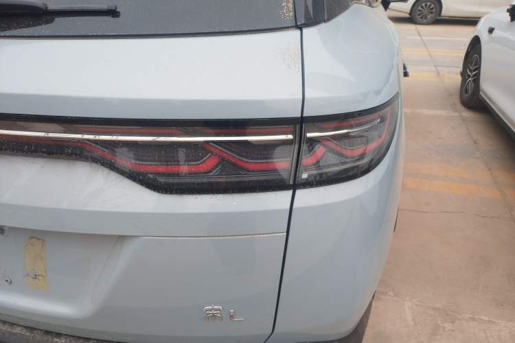 Used BYD Song L DM-i 2024 160 km Excellence Version Right Rear Taillight