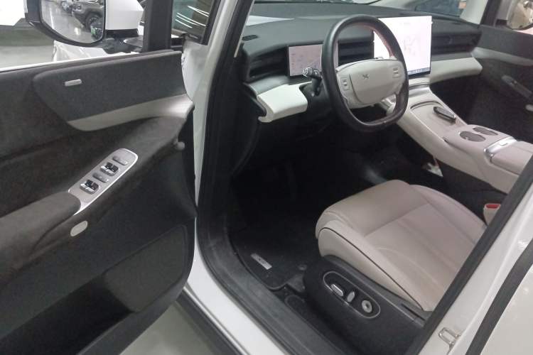 Used XPeng X9 2024 702 Ultra-Long Range Max
