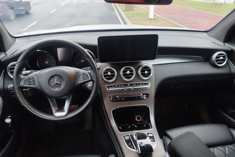 Used Mercedes-Benz GLC 2016 GLC 300 4MATIC Dynamic Model Center Console