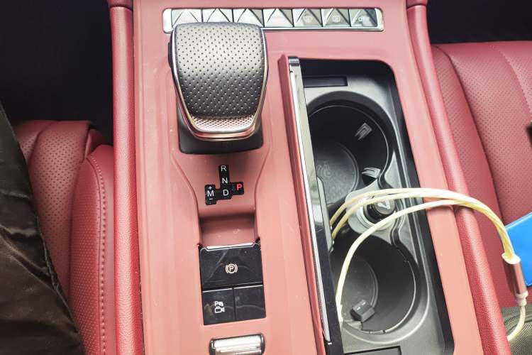 Used Hongqi H5 2025 2.0T Automatic Flag Edition – 500 000 Units Commemorative Version