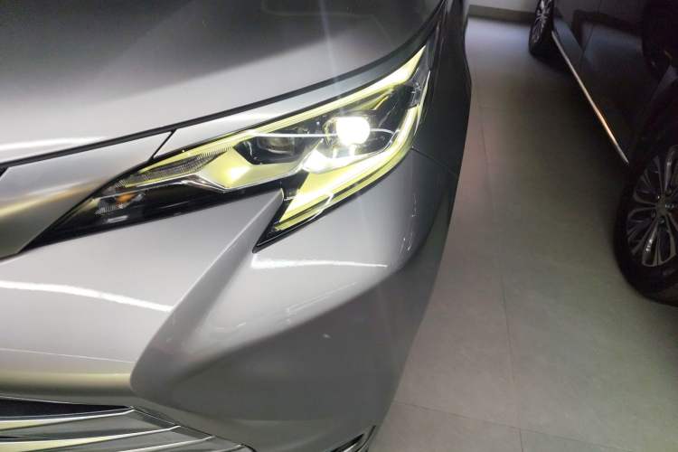 Used Toyota Sienna 2021 2.5L Hybrid Platinum Edition