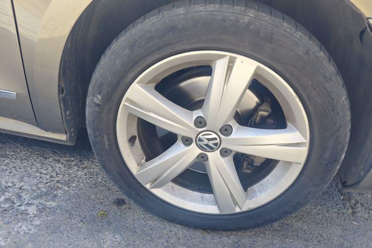 Used Volkswagen Passat 2014 1.8TSI DSG Prestige Edition Right Front Wheel Hub