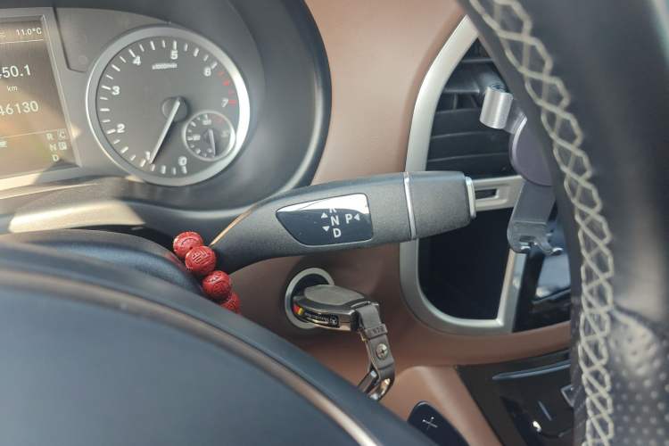 Used Mercedes-Benz Vito 2021 2.0T Business Version 7 Seats Gear Lever