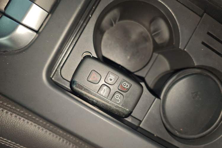 Used Land Rover Discovery Sport 2018 240 PS PURE Edition
