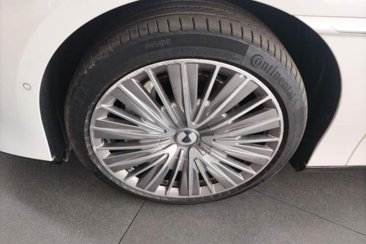 Used Denza Z9 2024 1100 km All-Wheel-Drive Ultra Version
