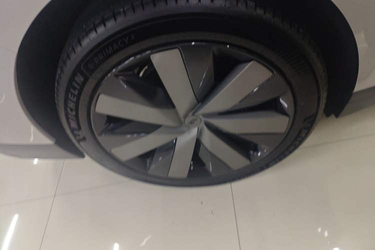 Used Li Auto i6 2025 Model Two-Wheel-Drive Standard Type
