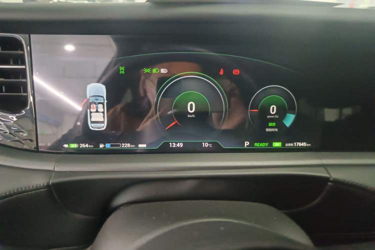 Used VOYAH FREE 2025 318 318 km Rear-Drive Touring Edition