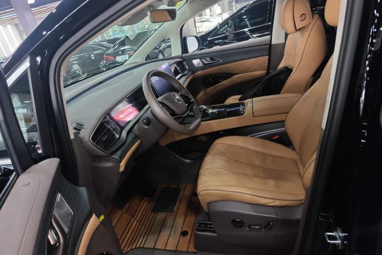 Used Denza D9 2022 EV 600 Four-Wheel Drive Flagship Model