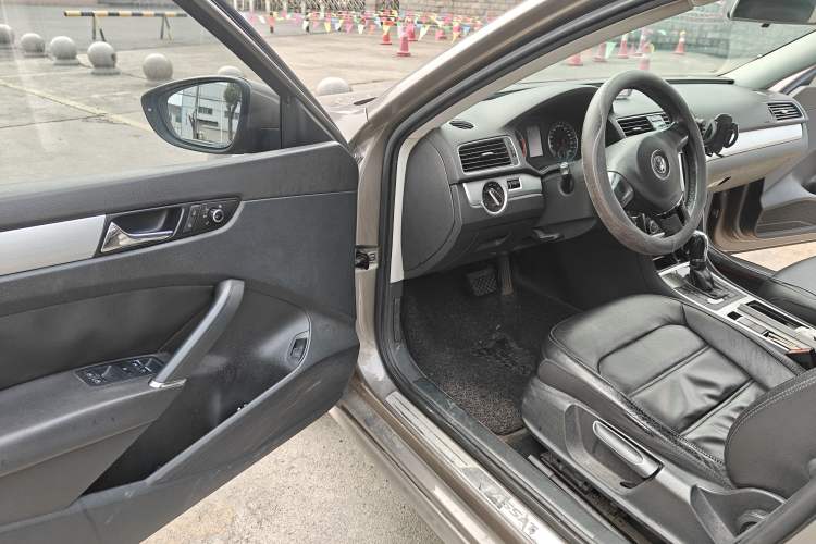 Used Volkswagen Passat 2011 1.8TSI Automatic Prestige Edition Driver Seat