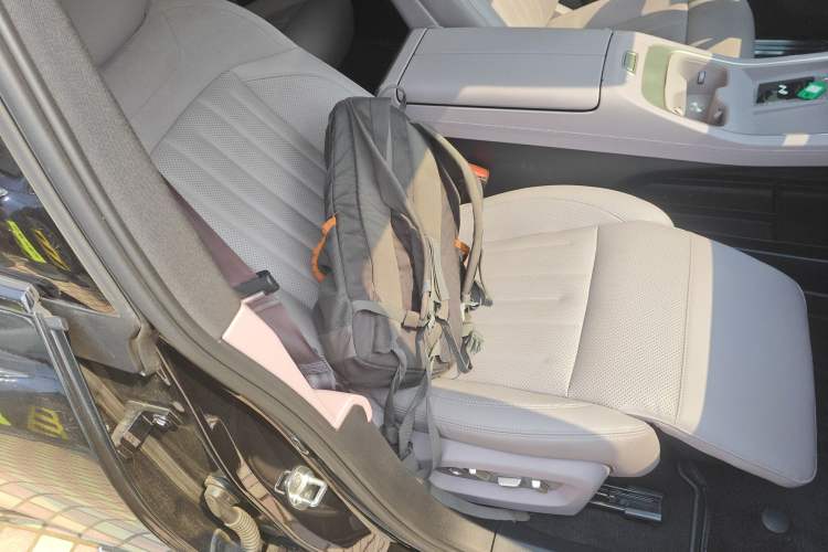 Used ONVO L60 2024 60 kWh Rear-Drive Version Right Front Seat