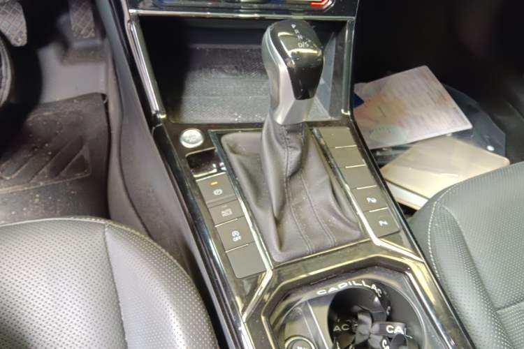 Used Volkswagen Passat 2022 330TSI Luxury Edition Gear Lever
