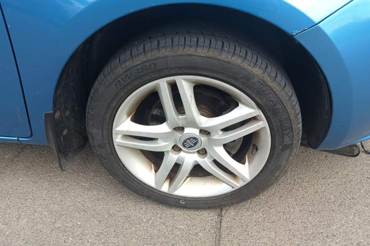 Used Oley 2012 Sedan 1.5L Manual Comfort Model Right Front Wheel Hub