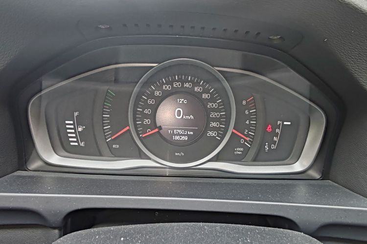 Used Volvo V60 2014 T5 Zhiyi Edition