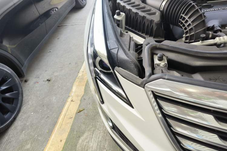 Used Cadillac XT5 2018 25T Luxury Model Right Front Headlight