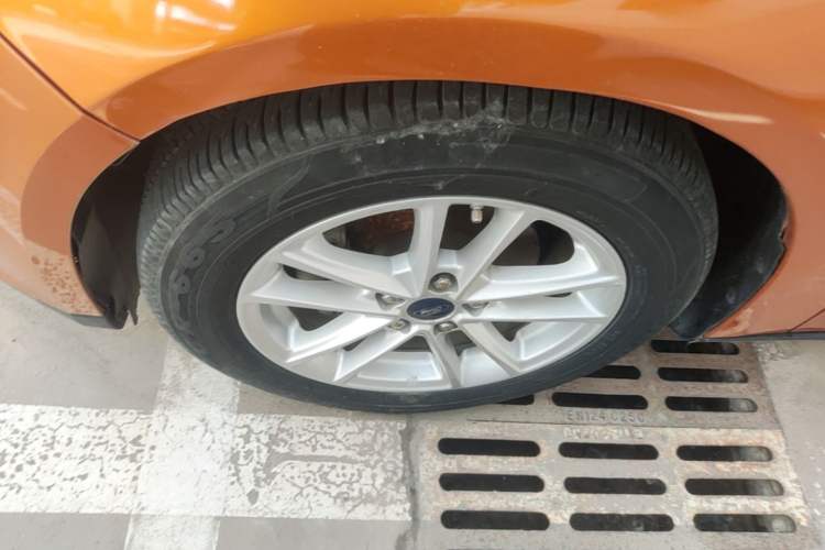 Used Ford Focus 2015 Hatchback 1.6L Automatic Fashion Edition Left Front Wheel Hub