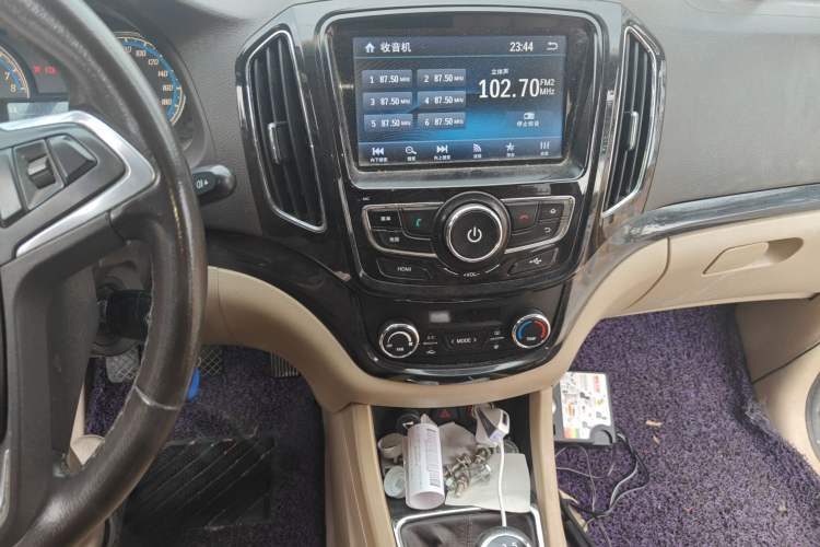 Used Baojun 730 2014 1.5L Manual Luxury Navigation ESP Version 7 Seats