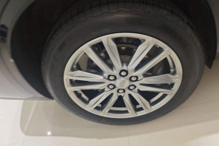 Used Cadillac XT6 2022 2.0T Six-Seater Four-Wheel-Drive Luxury Standard Edition Right Rear Wheel Hub