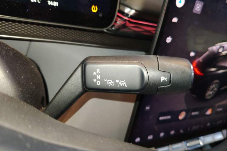 Used Zeekr 7X 2025 100 kWh Long-Range Rear-Wheel Drive with Intelligent Driving Features