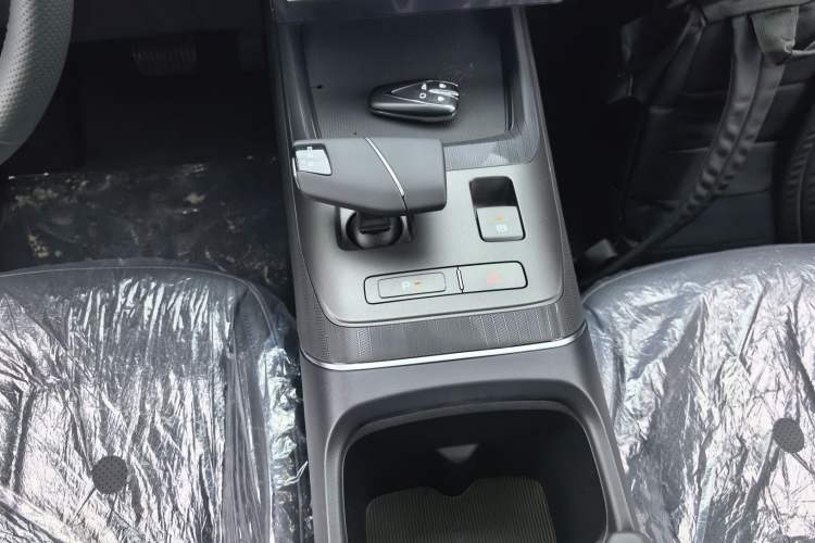 Used CHANGAN Eado 2025 Blue Whale 1.5T 500Bar Prestige Model Gear Lever