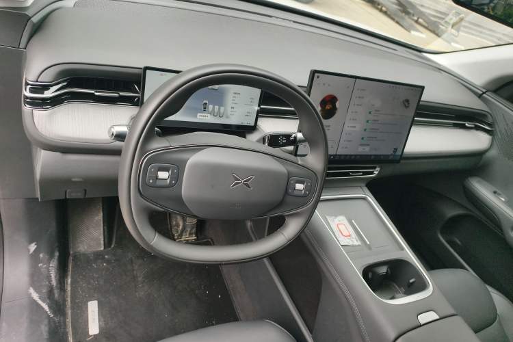 Used XPeng G6 2025 625 Long-Range Max Flagship Edition Center Console