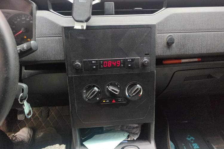 Used Wuling Hongguang PLUS 2019 1.5T Manual Wealthy Version 2 Seats Audio And AC Panel