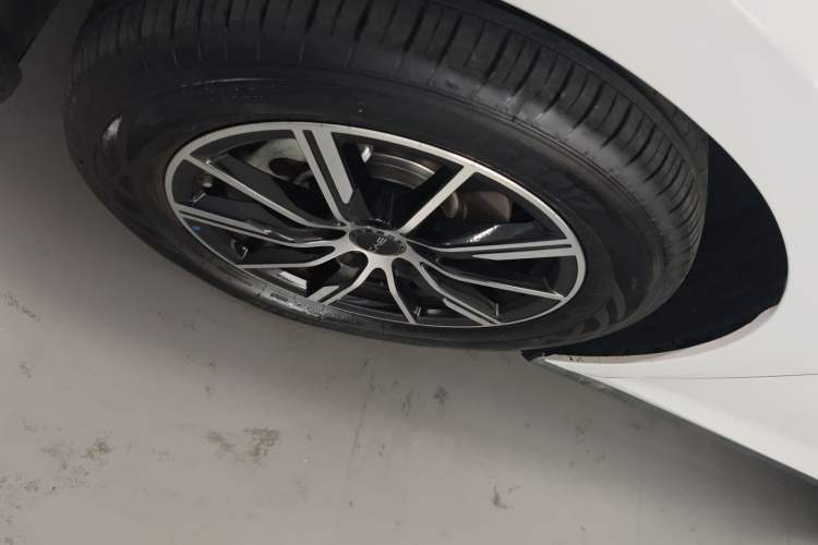 Used BYD Seal 06 New Energy 2025 DM-i Smart Drive 120KM Prestige Model Left Front Wheel Hub