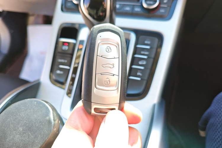 Used Geely Auto Emgrand X7 Sport 2018 1.8TD Automatic Two-Wheel Drive Smart Connect 4G Internet Edition