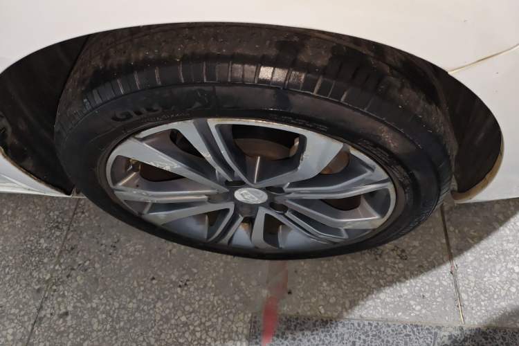Used Geely Auto Emgrand GL 2019 1.4T CVT Prestige Smart Edition Right Front Wheel Hub