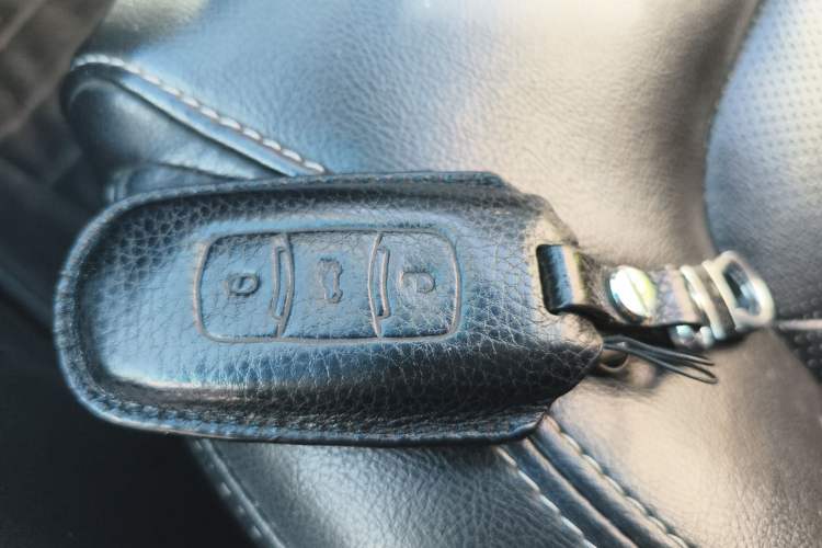 Used Geely Auto Emgrand 2017 Sedan Million Edition 1.3T CVT Upward Version Vehicle Key