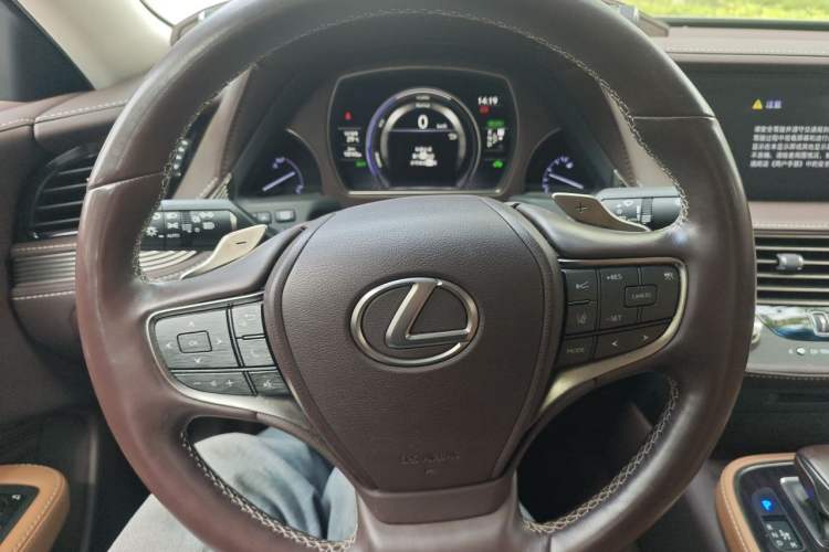 Used Lexus LS 2018 500h Premier Edition China V Standard
