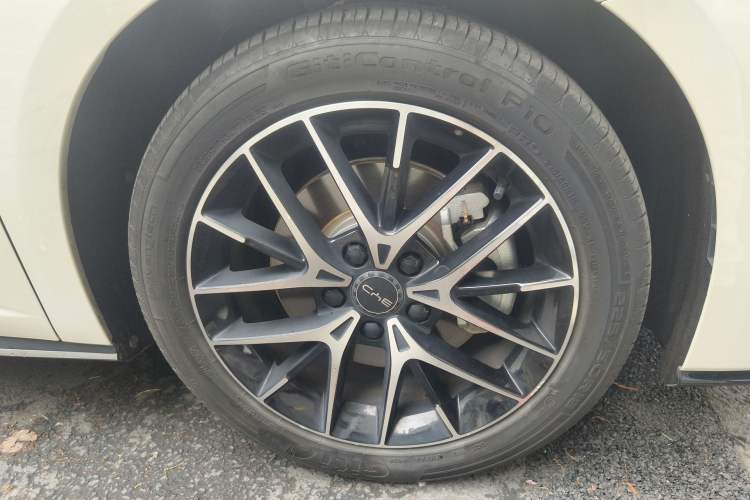 Used BYD Seal 07 DM-i 2025 DM-i 1.5L 125km Luxury Model Right Front Wheel Hub