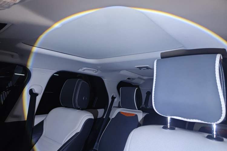 Used Land Rover Discovery 2023 Revised Version 360 PS R-Dynamic S