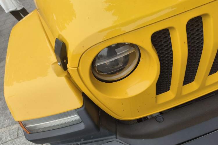 Used Jeep Wrangler 2019 2.0T Sahara Four-Door Version China VI Emission Standard
