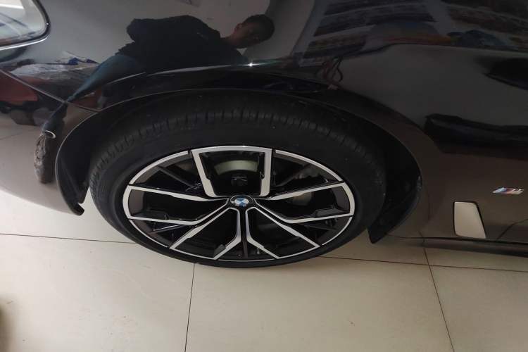 Used BMW 5 Series 2023 530Li Luxury Edition M Sport Package Left Front Wheel Hub