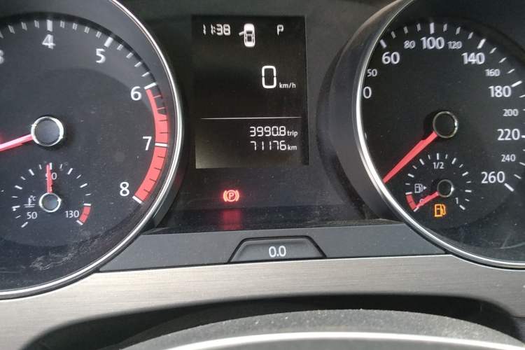 Used Volkswagen Golf Sportsvan 2016 1.6L Automatic Comfort Model Odometer Close Up