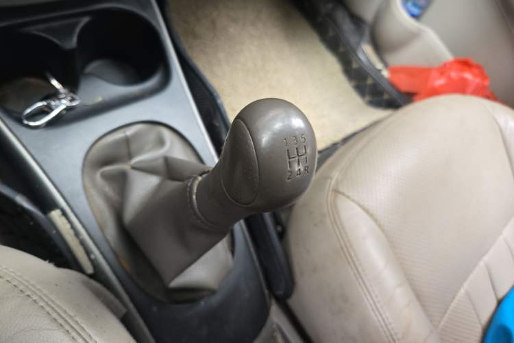 Used Nissan Sunny 2011 1.5XV Manual Luxury Edition Gear Lever