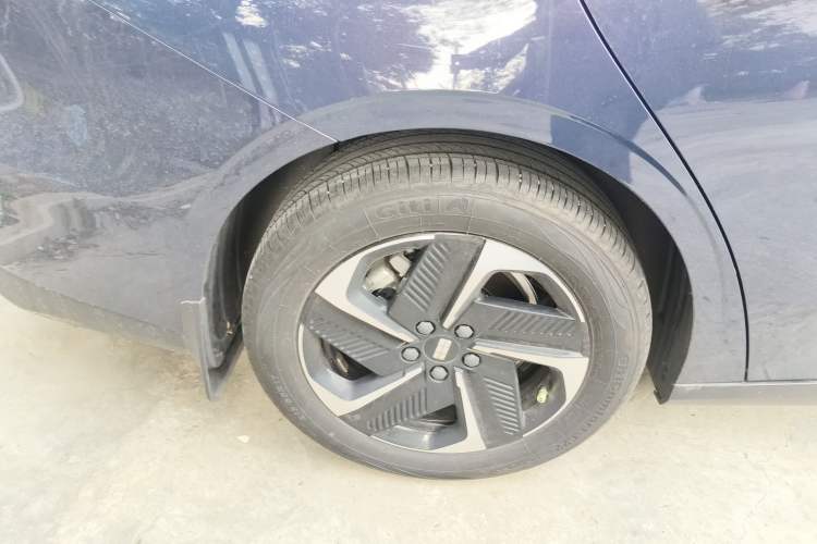 Used Geely Galaxy L6 2023 125km MAX Exterior 5