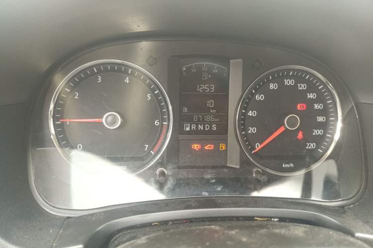 Used Volkswagen Lavida 2011 1.6L Automatic Premium Edition Odometer Close Up