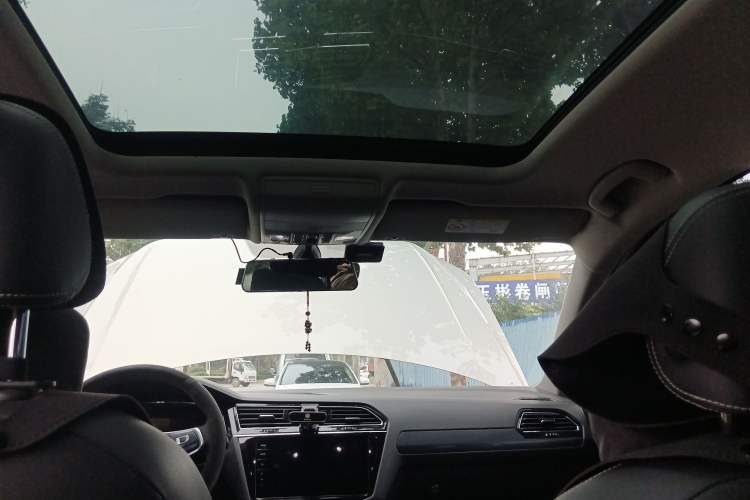 Used Volkswagen Tiguan L 2019 330TSI Automatic Two-Wheel Drive R-Line Flagship Model China VI Standard
