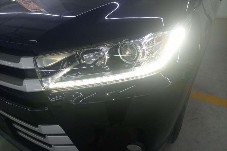 Used Toyota Highlander 2018 2.0T Four-Wheel Drive Luxury Version 7 Seats China VI Standard